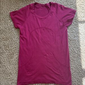 Women's Swiftly Tech Burgandy/Ruby Top Size 10 Lululemon